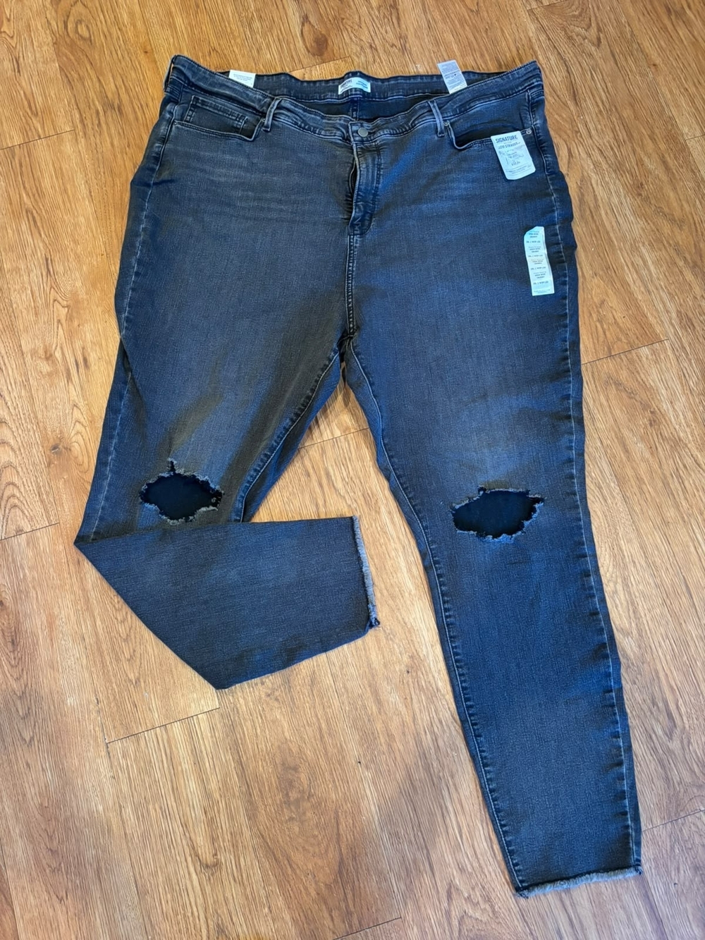 Levi's Black Distressed Skinny Jeans with Knee Rips